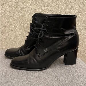 Calico Black Lace Up Ankle Booties Size 8